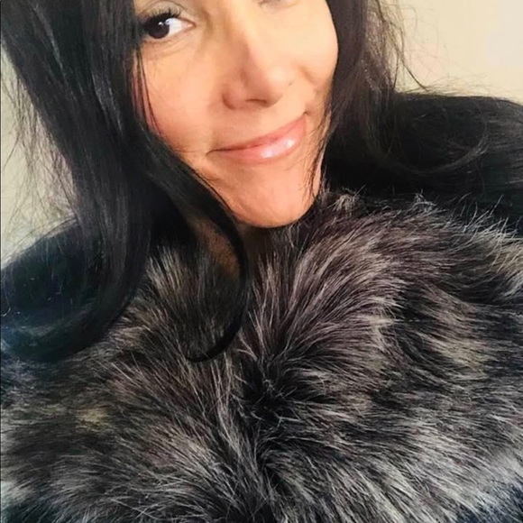 Meet your Poshers, Patty and Angelina! Mother/daughter duo🥰 - Picture 5 of 9